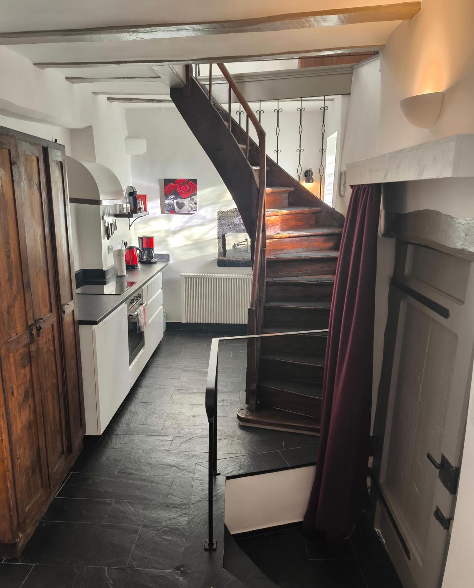 Moselperle- Urlaub Im Historischen Fachwerkhaeuschen Apartment Bullay Exterior foto